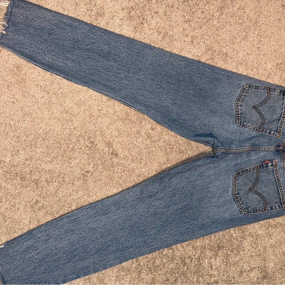 Levi's Women's Straight-Leg Jeans in Medium Blue Wash - Picture 2 of 2